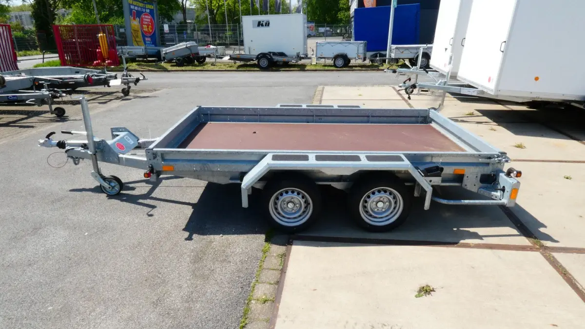 Böckmann Baumaschienentransporter seite