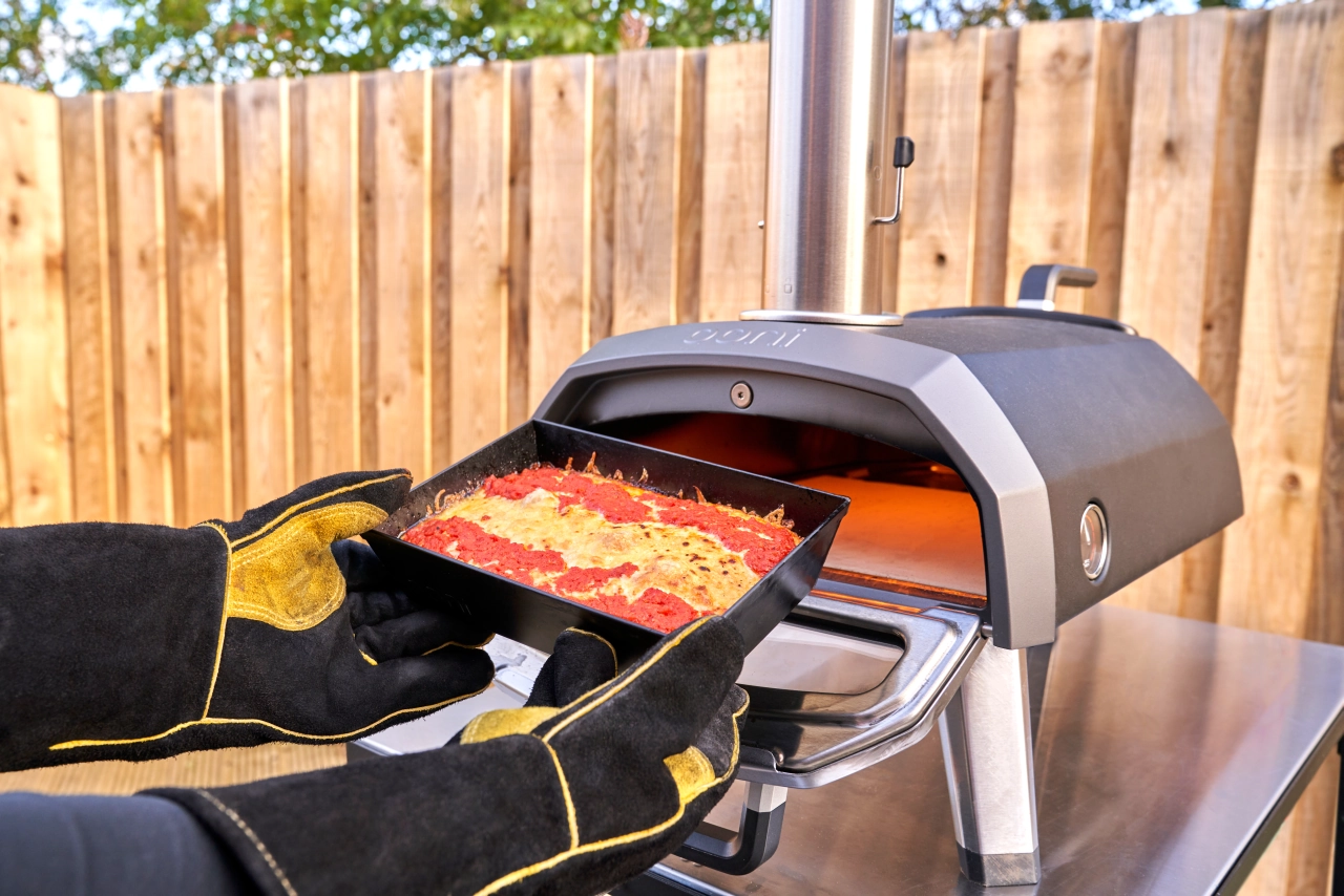 Grillhandschuhe in Action