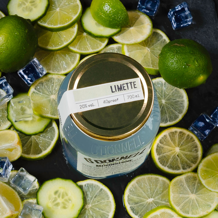 Limette Gutek Lime Glas mit Drink auf der Terrasse