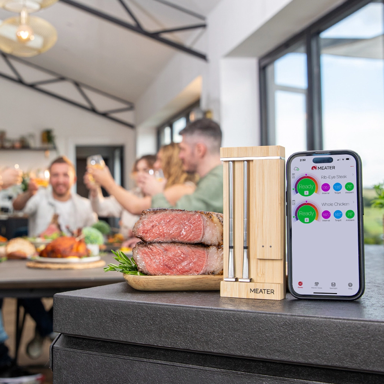 Meater Duo neben einem Steak
