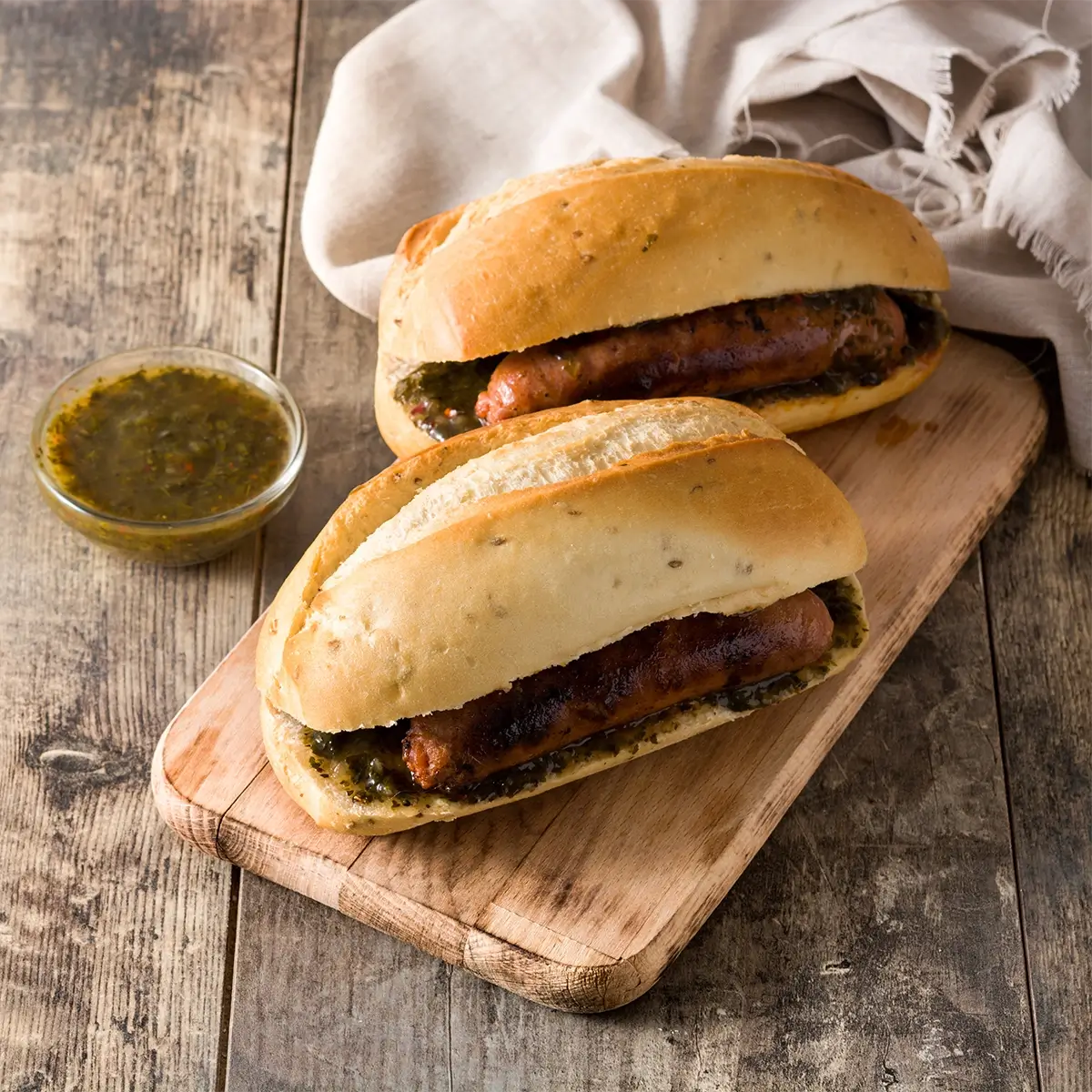 Choripan - argentinischer Hot Dog mit Chimichurri