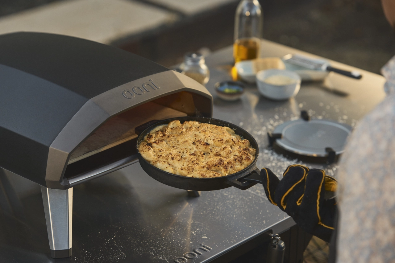 Pizza wird in den Koda 2 geschoben