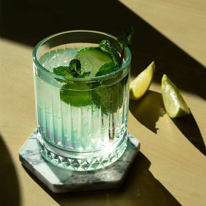 Limette Gutek Lime Glas mit Drink auf der Terrasse