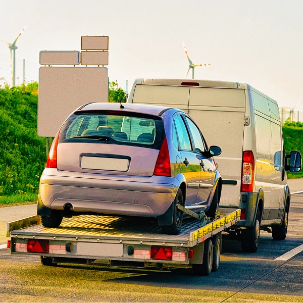 PKW auf Transporter abgescheleppt