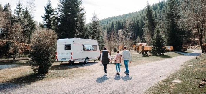 Familie, Wohnwagen, Wald, Bürstner, Natur