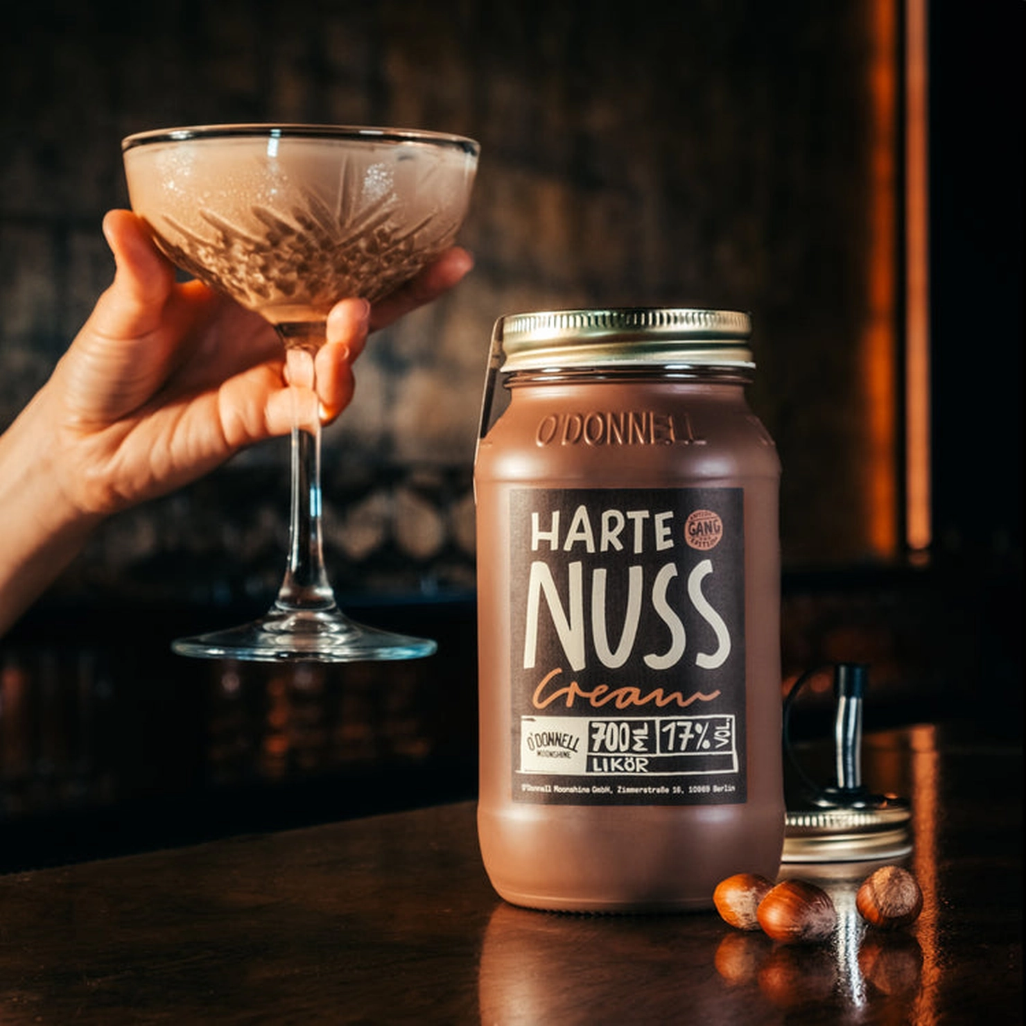 Harte Nuss Cream mit Martini Glas