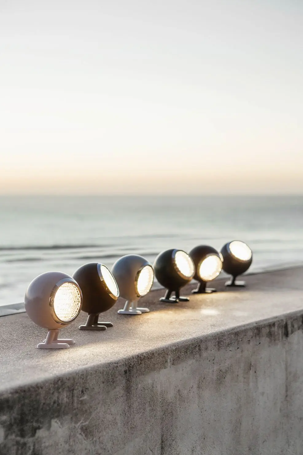  Norbitt Mr. Wattson LED Lampe Übersicht am Strand
