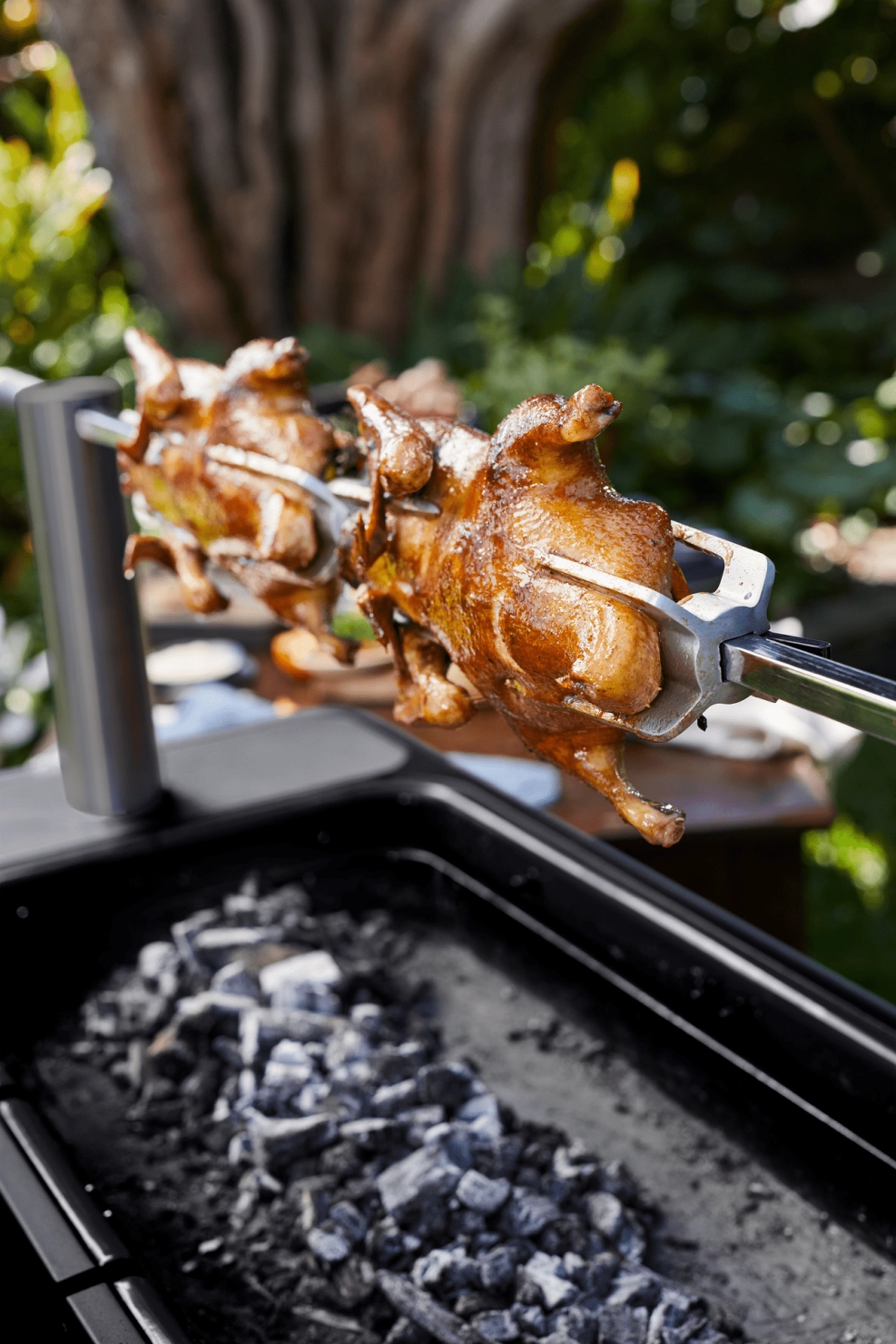 Hähnchen auf dem Drehspieß Rotisserie