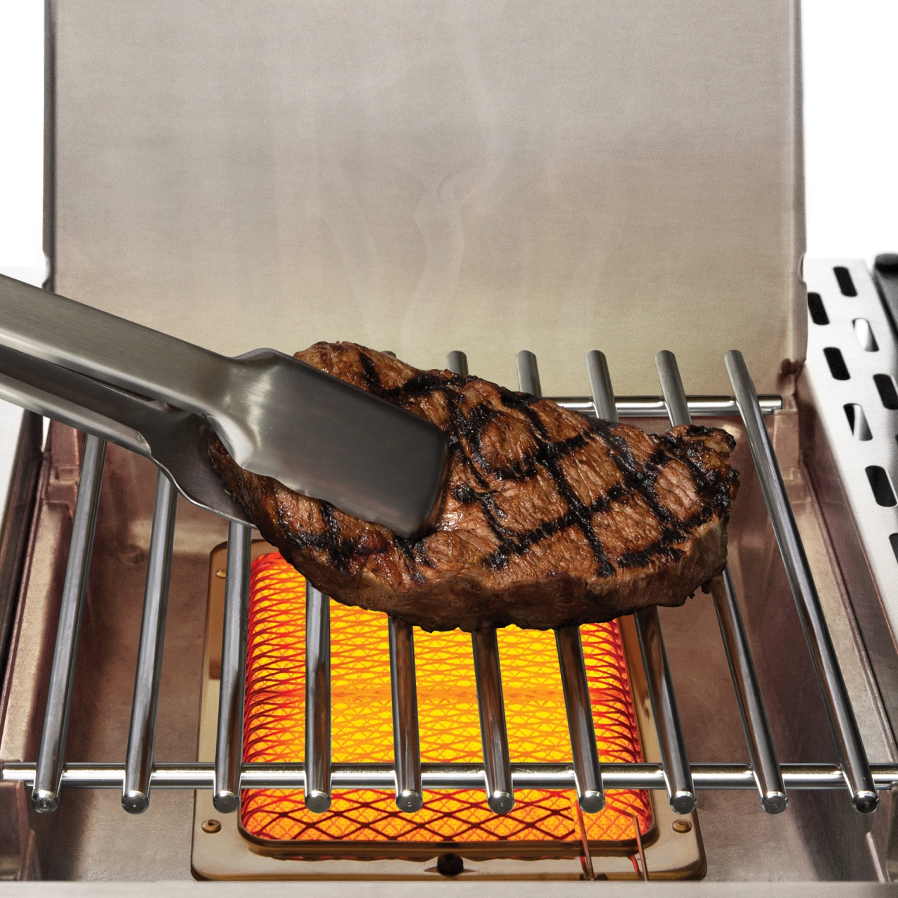 Broil King Regal S590 IR  Steak auf dem 800 Grad Brenner