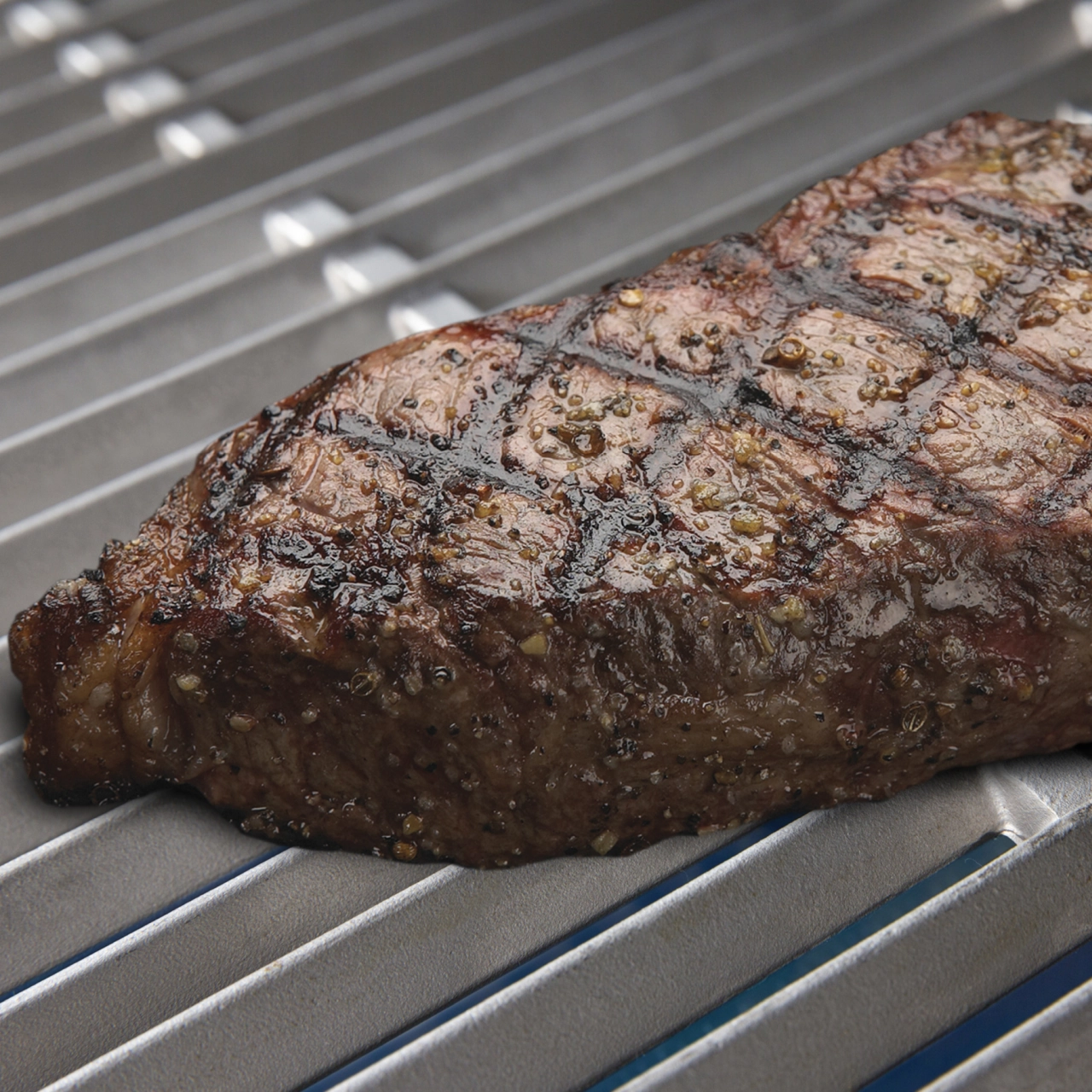 Broil King QS 590 IR Gasgrill  Edelstahlgussrost mit Steak