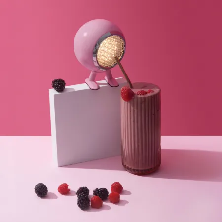 Mr.Watson_LED_Lampe_Smoothie_Pink_Retro_Look_mit_Brommbeeren_und_Himbeeren