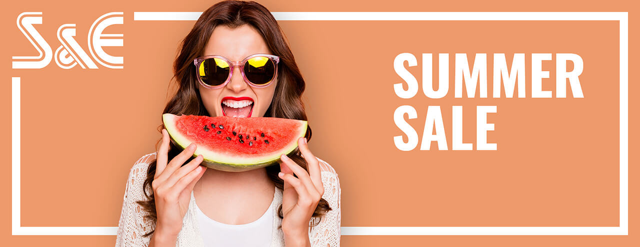 Frau mit Wassermelone- Summer Sale