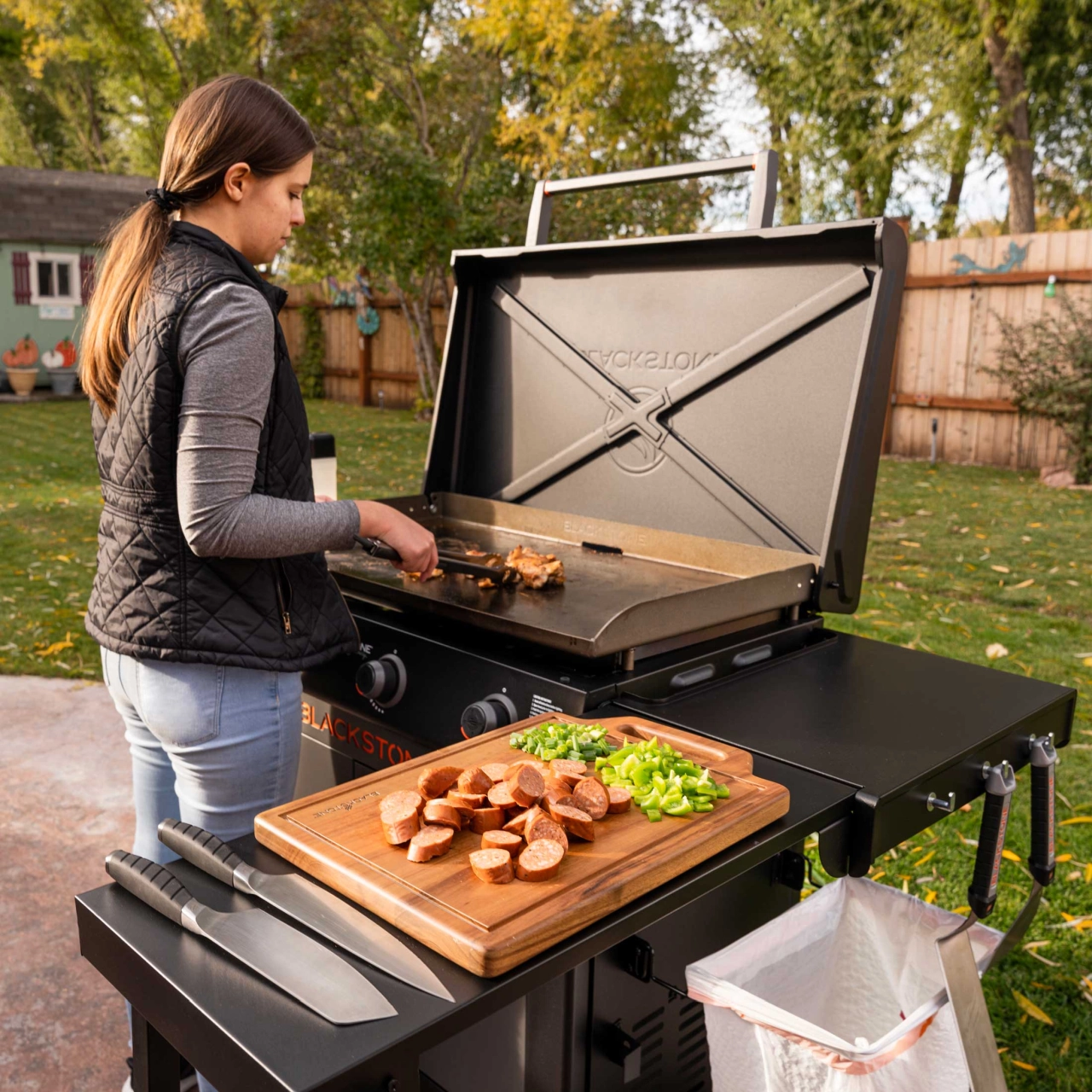 Menschen essen an der Griddle