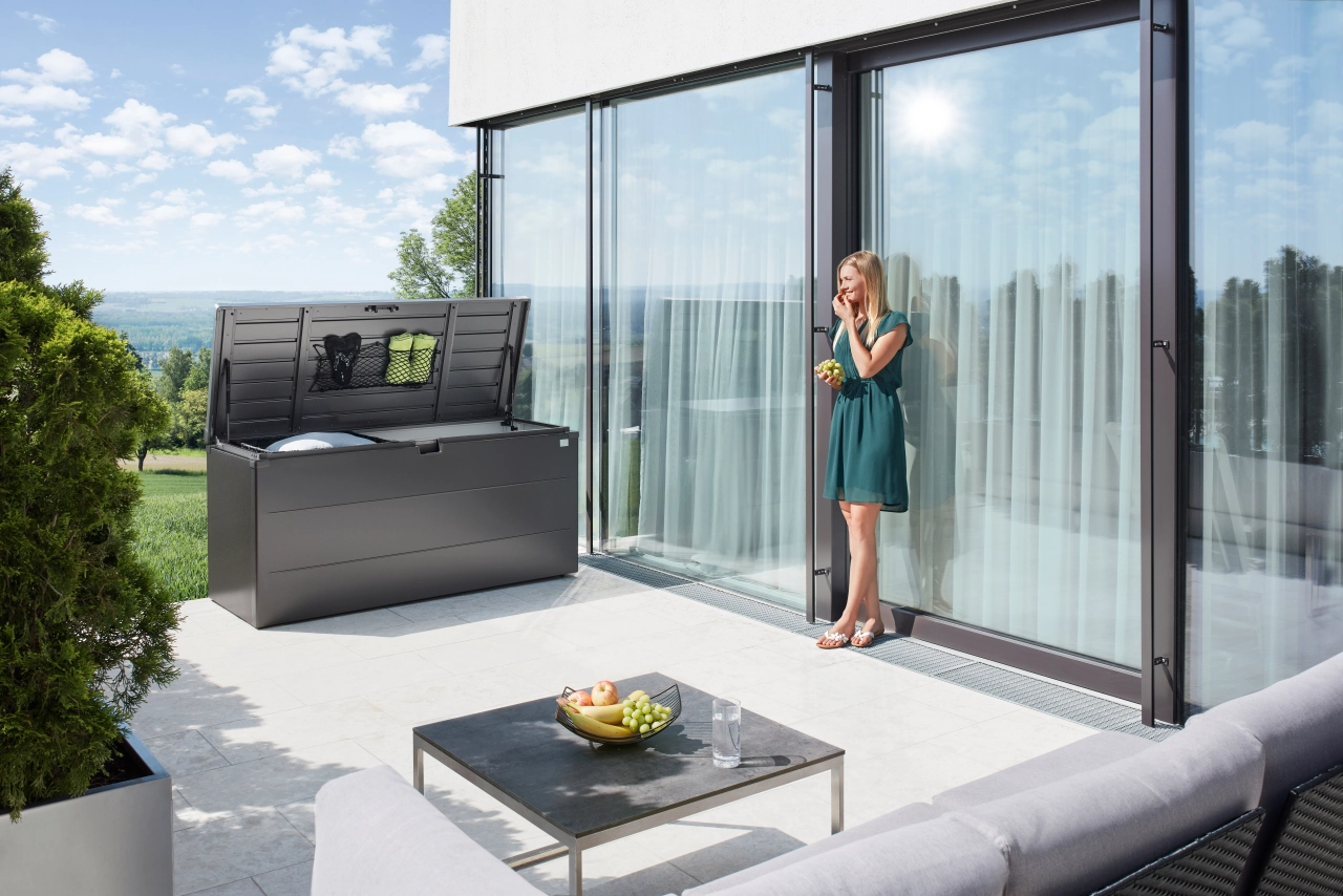 Biohort-Stylebox 210 auf der Terrasse