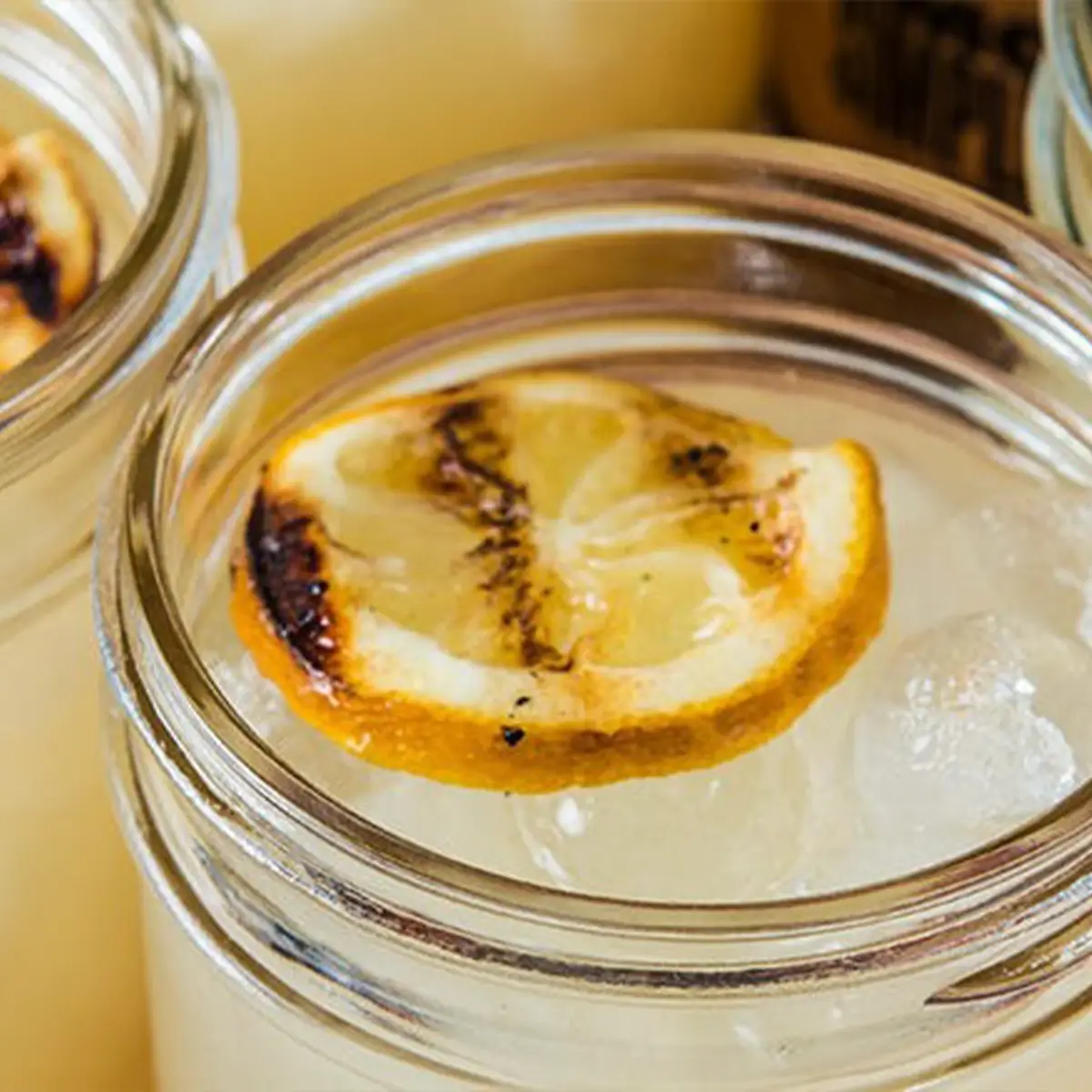 Limonade mit gerösteten Zitronen