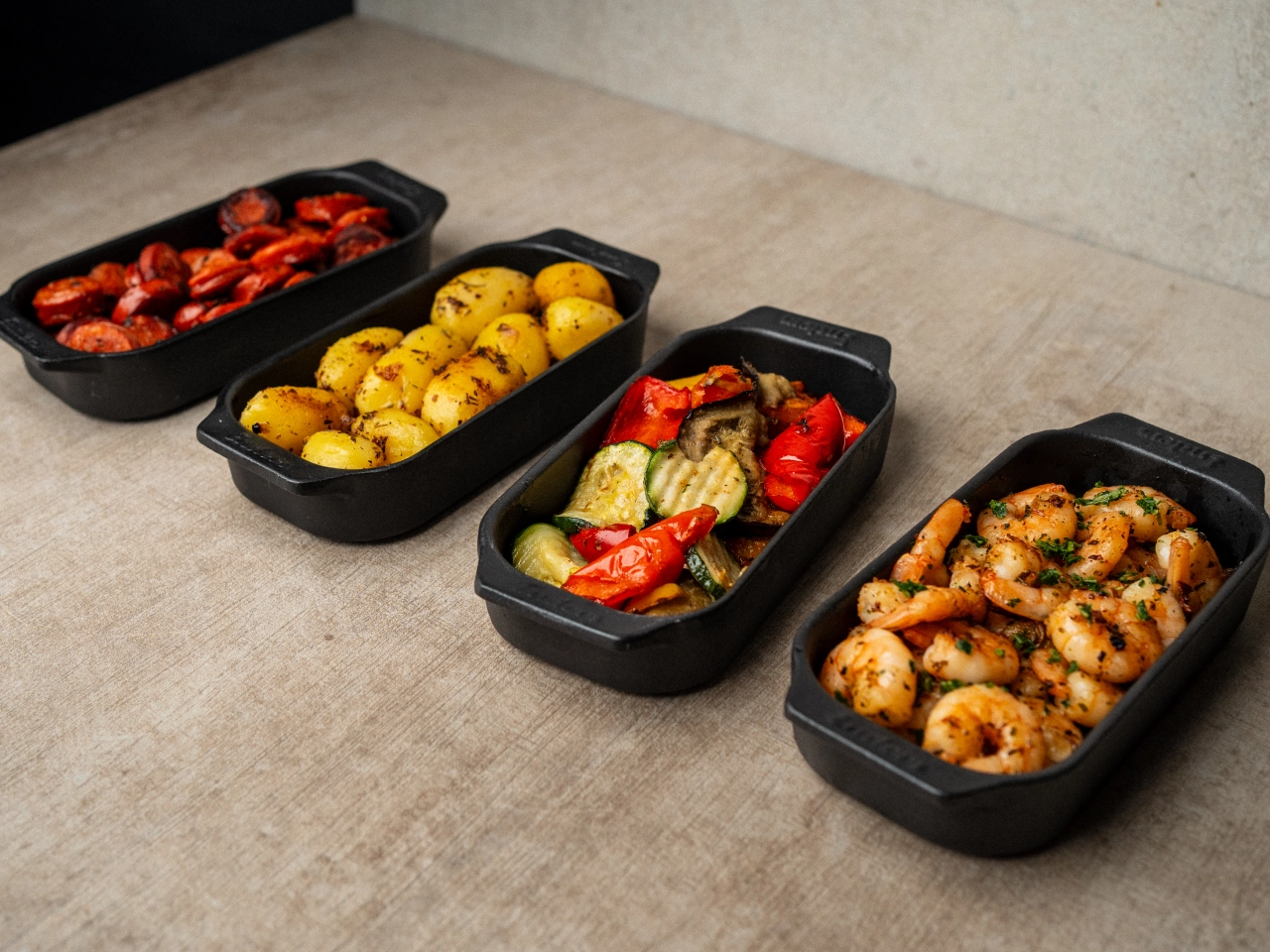 4 Tapas-Schalen aus Gusseisen mit Lebensmittel