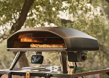 Ooni Koda 2 Pro Ooni Koda 2 Pro mit integriertem Messgerät und einem großen Pizzastein