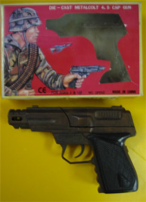 Accessoire : Revolver PVC Gr. 14 x 2 x 9,5 cm / schwarz