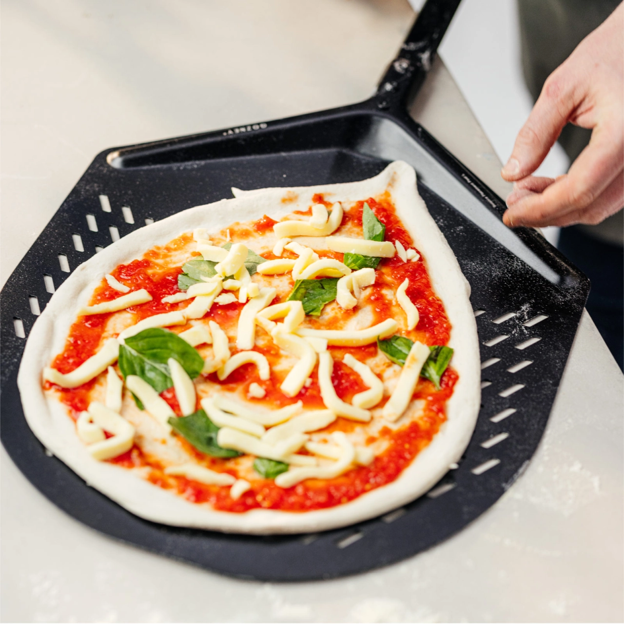 Pizza auf dem Schieber
