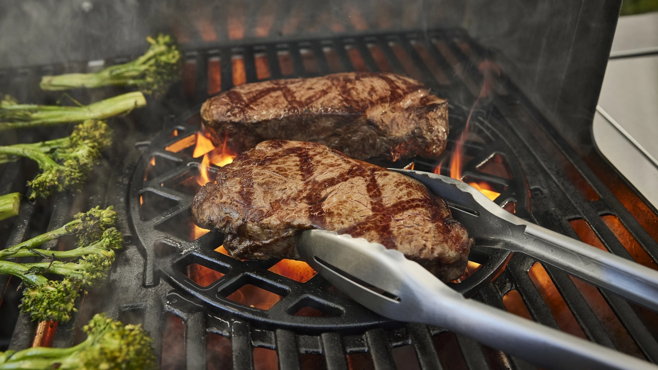 Steak wird gewendet