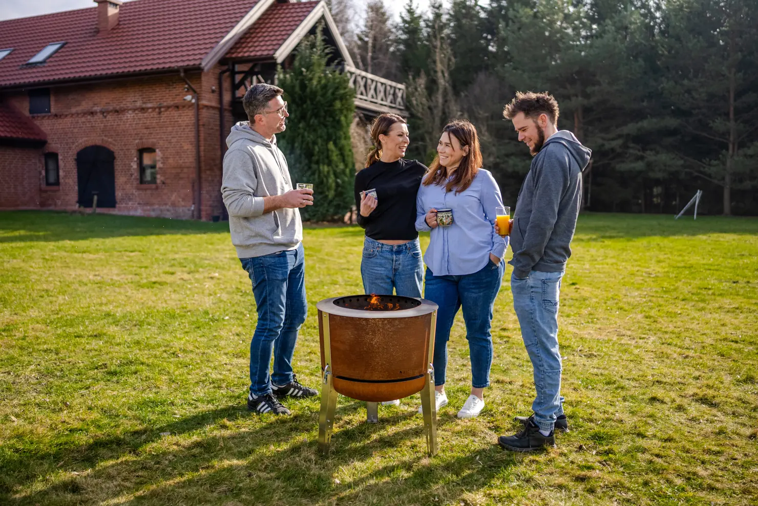 Feuerstelle Schale mit Menschen 