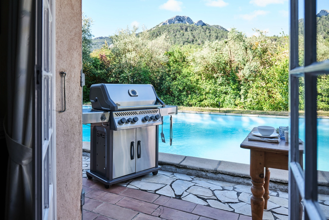 Grill am Pool