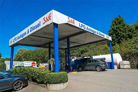 Tankstelle LPG und Diesel Außenansicht