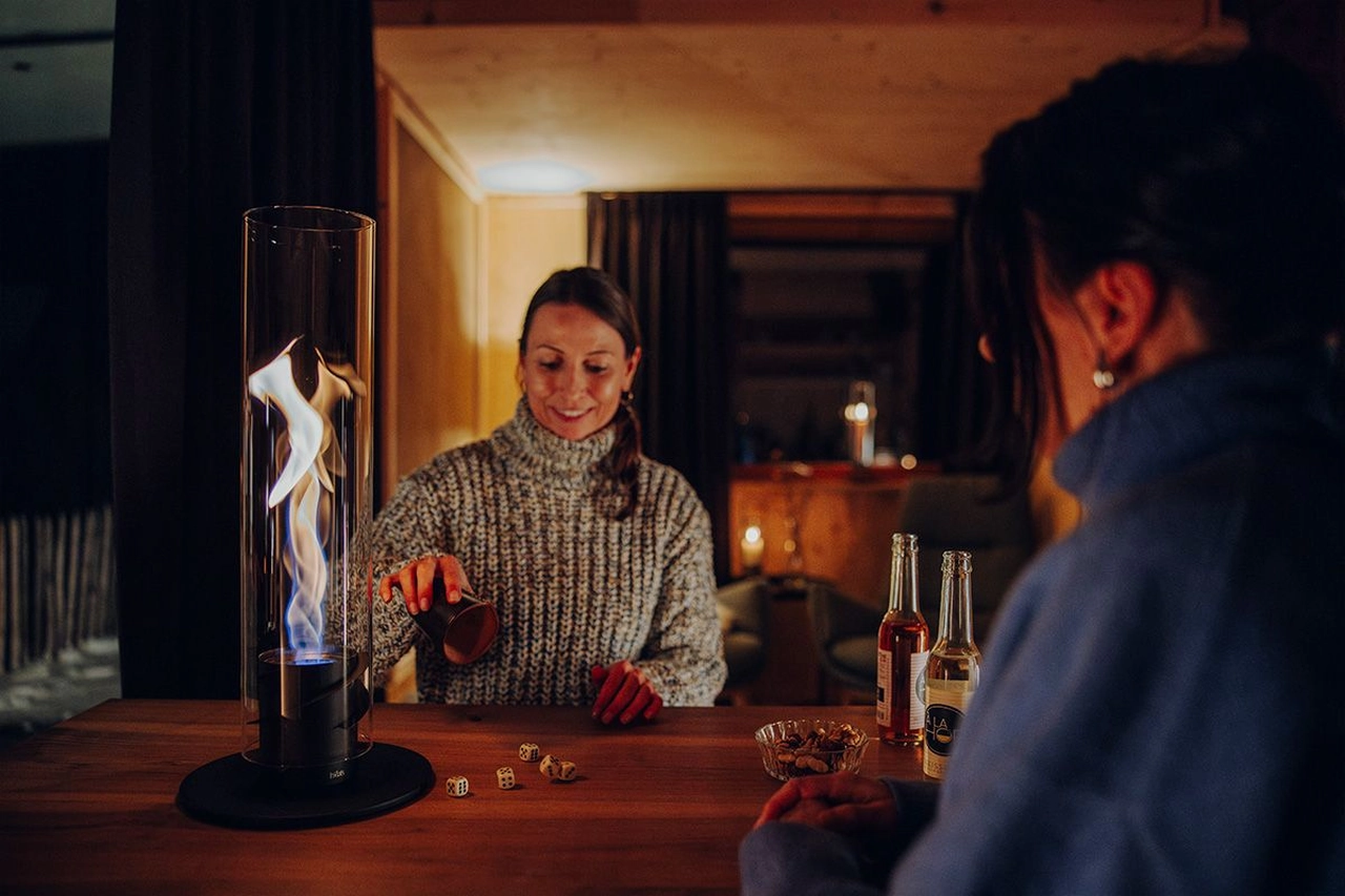 Frau und Mann beim stimmungsvollen Licht
