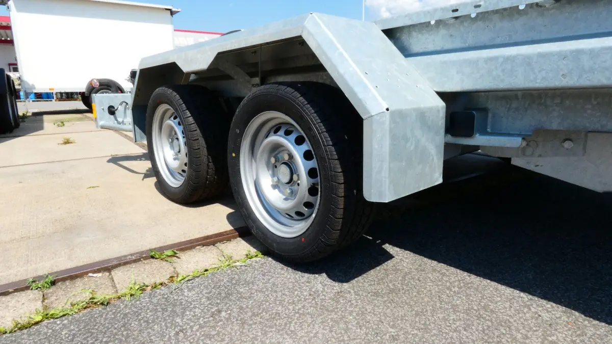 Böckmann Baumaschienentransporter räder